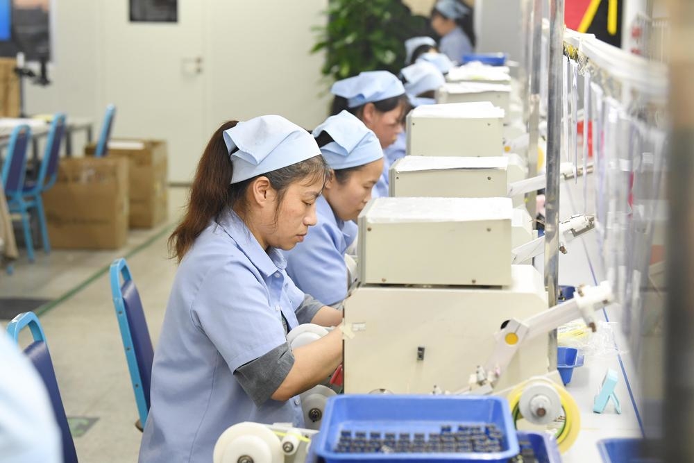產品出國門，企業生產忙 中國電子產品制造業的新征程